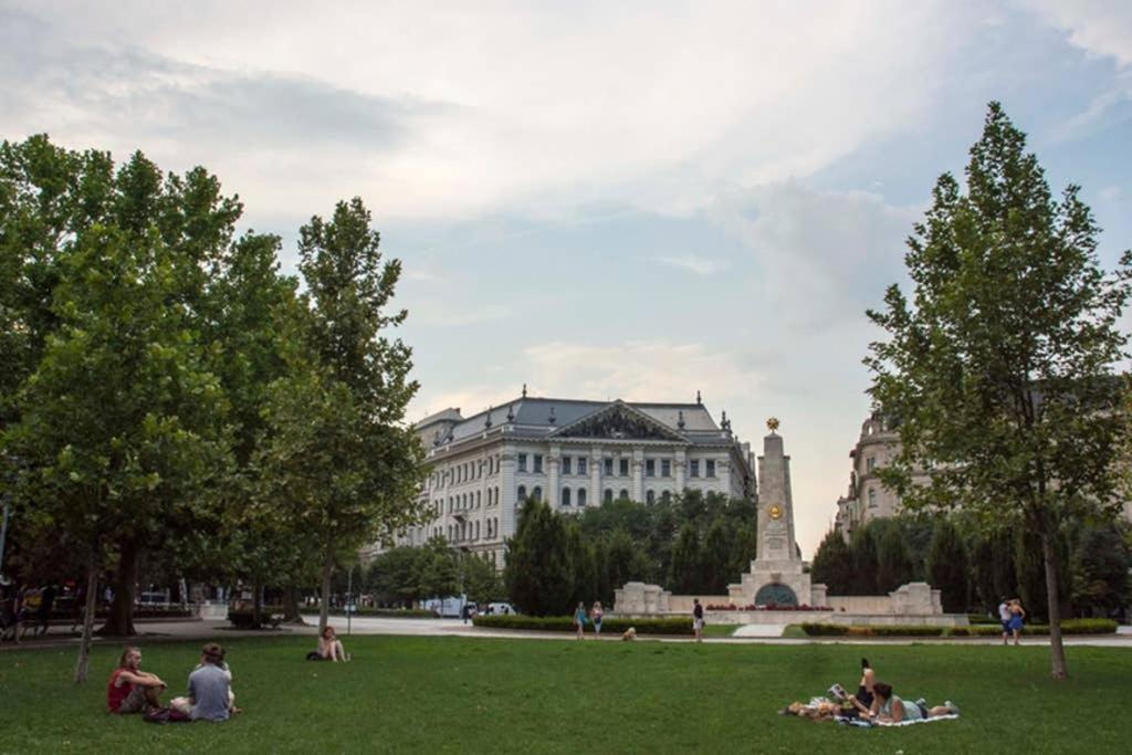 Nice And Cozy Apartment Next To The Parliament Budapest Extérieur photo