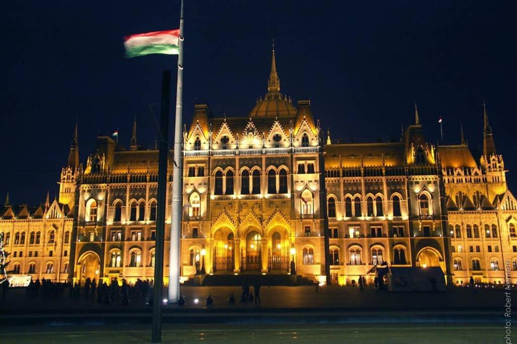 Nice And Cozy Apartment Next To The Parliament Budapest Extérieur photo